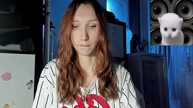 Snapshot of LisaIcon chatting on 02.20.25 LisaIcon online show from 02.20.25