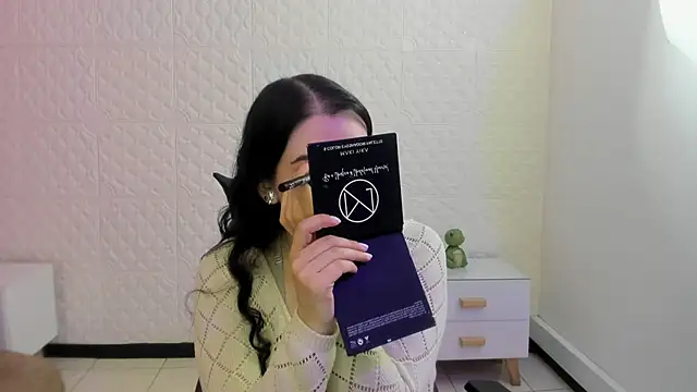 Snapshot of Violetaa_diazz chatting on 04.29.26 Violetaa diazz online show from 04.29.26