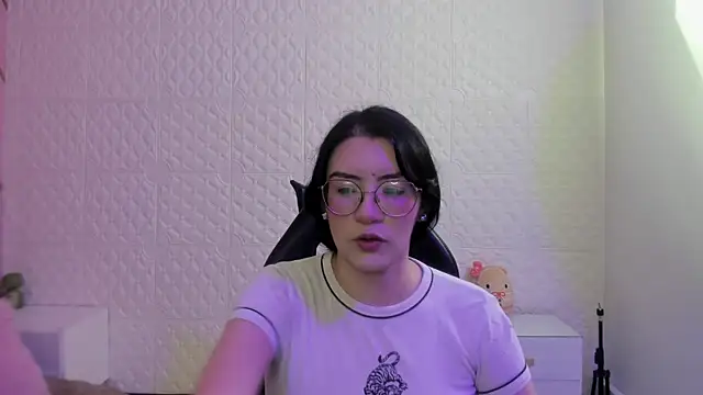 Snapshot of Violetaa_diazz chatting on 05.22.26 Violetaa diazz online show from 05.22.26