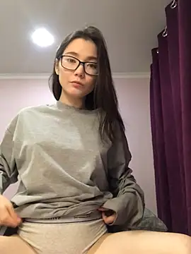 Snapshot of Milka23 chatting on 12.28.24 Milka23 online show from 12.28.24