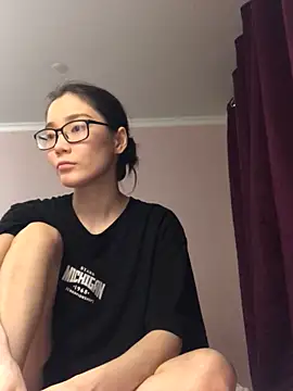Snapshot of Milka23 chatting on 01.10.25 Milka23 online show from 01.10.25