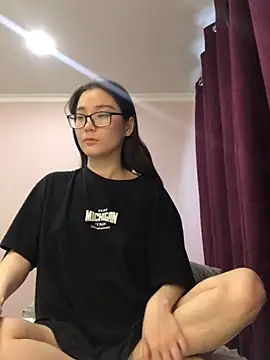 Snapshot of Milka23 chatting on 01.25.25 Milka23 online show from 01.25.25