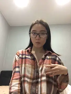 Snapshot of Milka23 chatting on 02.08.25 Milka23 online show from 02.08.25