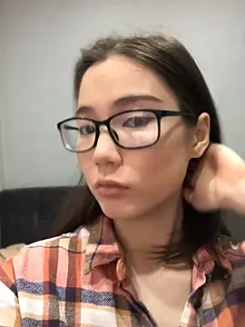 Snapshot of Milka23 chatting on 02.11.25 Milka23 online show from 02.11.25