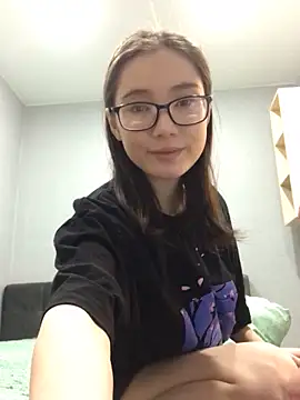 Snapshot of Milka23 chatting on 02.14.25 Milka23 online show from 02.14.25