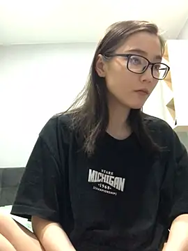 Snapshot of Milka23 chatting on 02.16.25 Milka23 online show from 02.16.25
