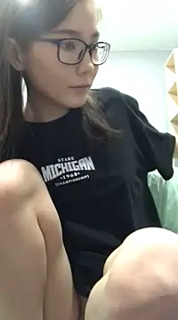 Snapshot of Milka23 chatting on 02.17.25 Milka23 online show from 02.17.25