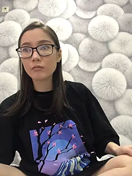 Snapshot of Milka23 chatting on 02.21.25 Milka23 online show from 02.21.25