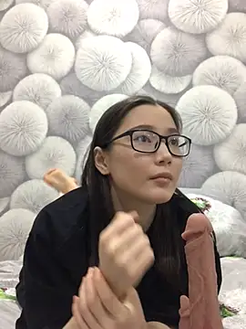 Snapshot of Milka23 chatting on 02.21.25 Milka23 online show from 02.21.25