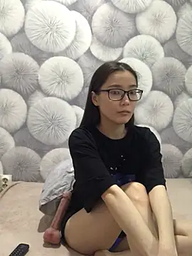 Snapshot of Milka23 chatting on 03.02.25 Milka23 online show from 03.02.25