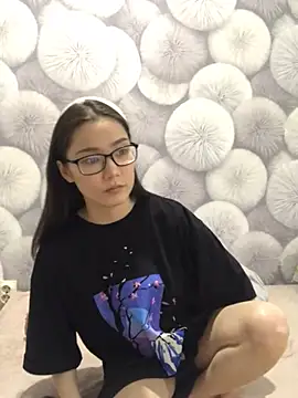 Snapshot of Milka23 chatting on 03.02.25 Milka23 online show from 03.02.25
