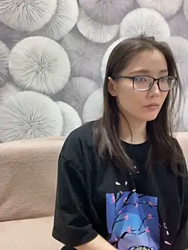 Snapshot of Milka23 chatting on 03.08.25 Milka23 online show from 03.08.25