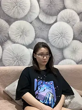 Snapshot of Milka23 chatting on 03.15.25 Milka23 online show from 03.15.25
