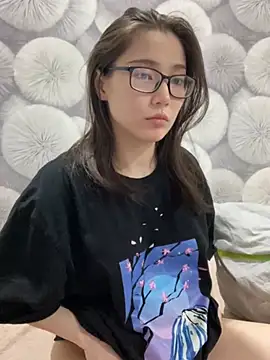 Snapshot of Milka23 chatting on 03.16.25 Milka23 online show from 03.16.25