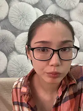 Snapshot of Milka23 chatting on 03.21.25 Milka23 online show from 03.21.25