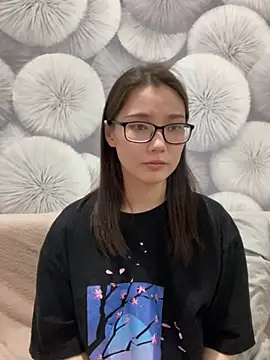 Snapshot of Milka23 chatting on 03.22.25 Milka23 online show from 03.22.25