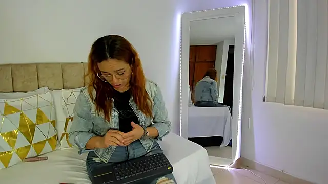 cristalwalker   online show from 11.04.25