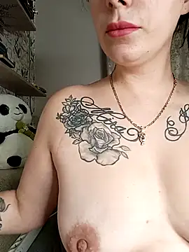 Lola Hale online show from 10.26.25