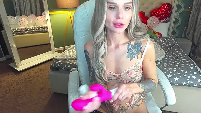 KiraGrayy online show from 02.11.25