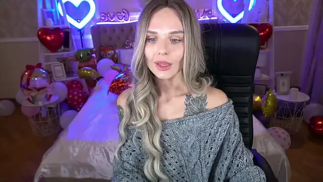 KiraGrayy online show from 02.21.25