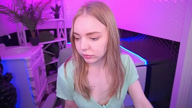 EmilySunshineS online show from 04.10.26