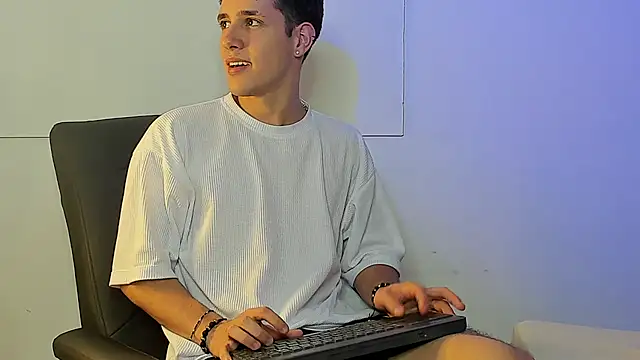 Snapshot of Adan_rivas_ chatting on 12.27.24 Adan rivas online show from 12.27.24