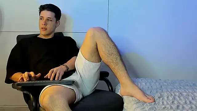 Snapshot of Adan_rivas_ chatting on 02.01.25 Adan rivas online show from 02.01.25