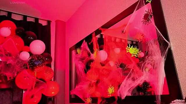 Mia Oxford online show from 10.20.25