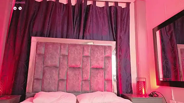 Mia Oxford online show from 11.19.25