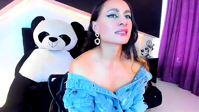 Coral Gibson online show from 02.12.25