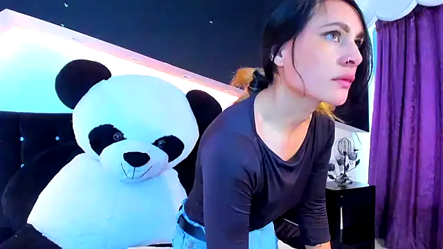 Coral Gibson online show from 02.13.25