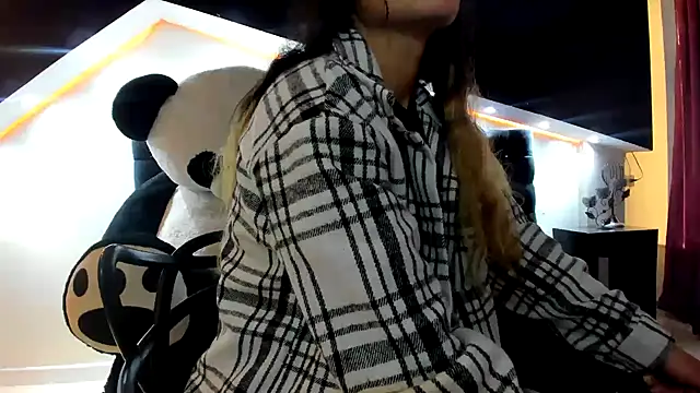 Coral Gibson online show from 02.14.25