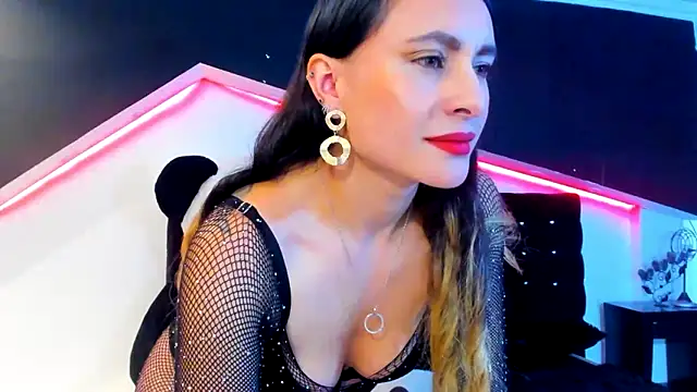 Coral Gibson online show from 02.17.25