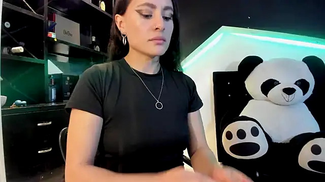 Coral Gibson online show from 02.25.25