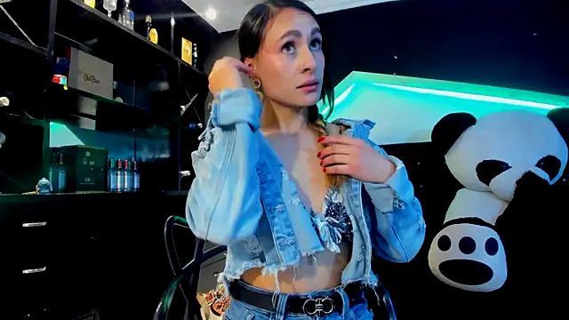 Coral Gibson online show from 03.07.25