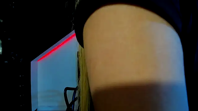 Coral Gibson online show from 03.08.25