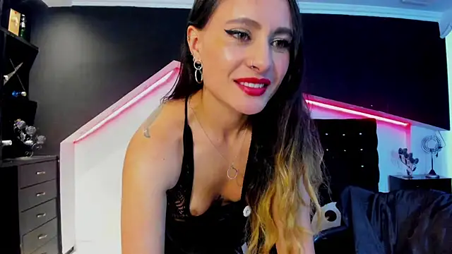 Coral Gibson online show from 03.18.25