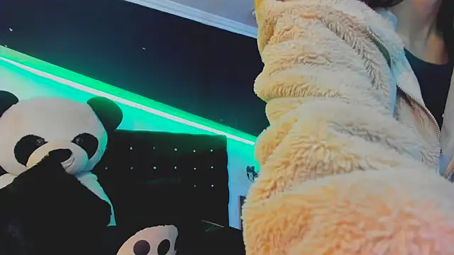 Coral Gibson online show from 03.21.25