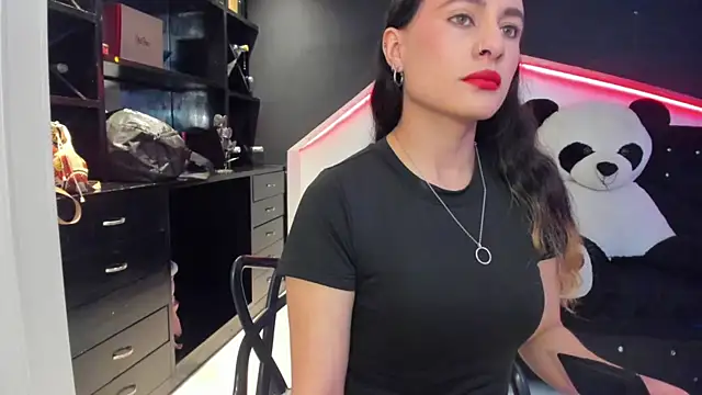 Coral Gibson online show from 09.23.25