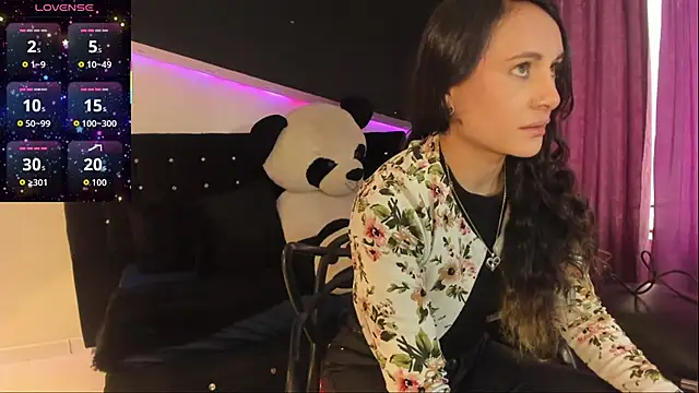 Coral Gibson online show from 11.28.25