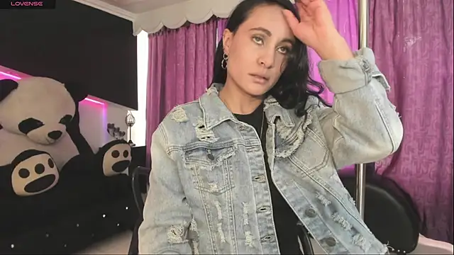 Coral Gibson online show from 12.05.25