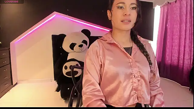 Coral Gibson online show from 12.14.25