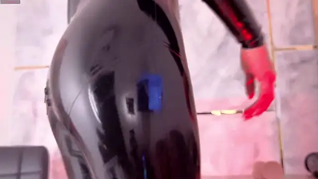 Ellaochoa online show from 02.05.26