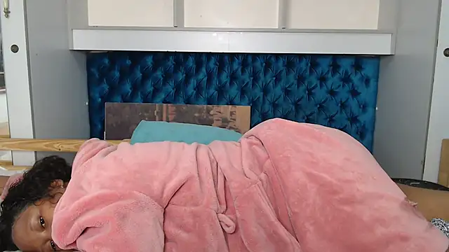 Snapshot of Zeeyonce696 chatting on 12.02.24 Zeeyonce696 online show from 12.02.24