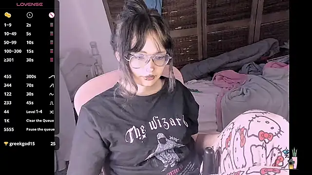 Snapshot of madokapruriens chatting on 10.13.25 madokapruriens online show from 10.13.25