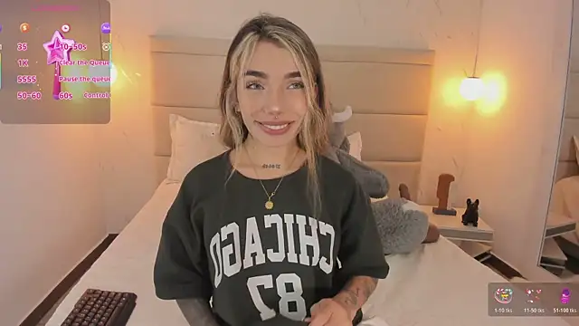 Mollymoon1 online show from 11.28.25