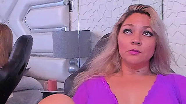 Snapshot of MalorySweet chatting on 01.30.25 MalorySweet online show from 01.30.25