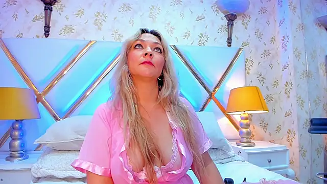 Snapshot of MalorySweet chatting on 02.22.25 MalorySweet online show from 02.22.25