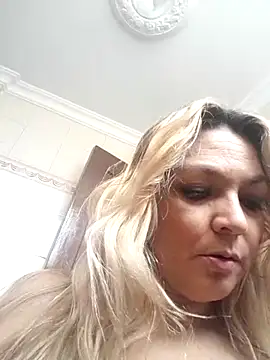 Snapshot of MalorySweet chatting on 03.14.25 MalorySweet online show from 03.14.25