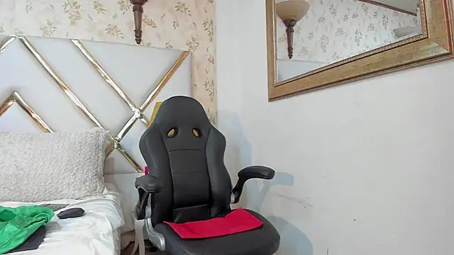 Snapshot of MalorySweet chatting on 02.15.26 MalorySweet online show from 02.15.26